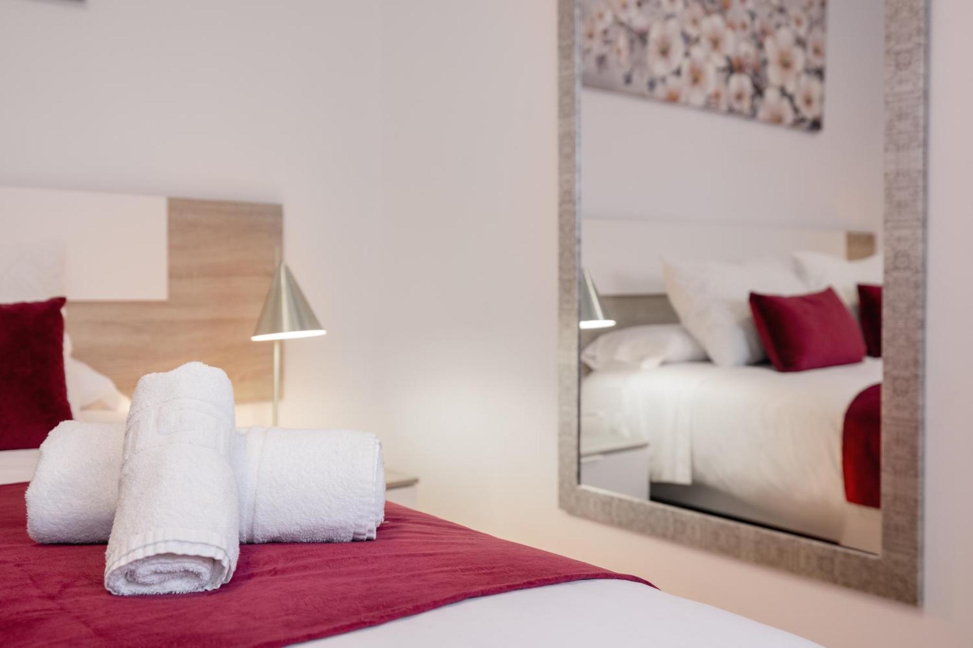 Apartamentos Trianasol Sevilla Exteriör bild